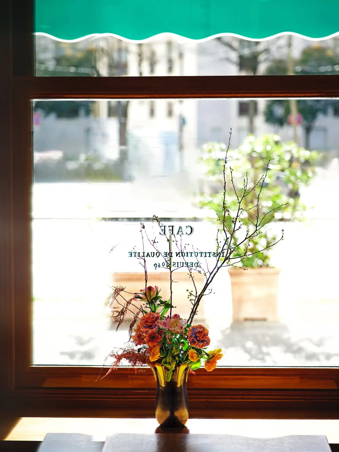 Terrasse et intérieur Jo's Coffee